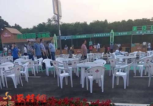 领导们陆续前来参加活动