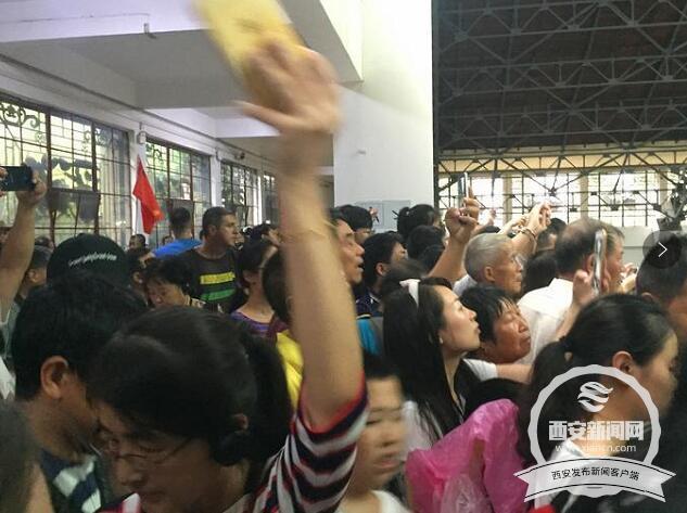 兵马俑导游收20元一人耳机费 自愿还是"乱收费"